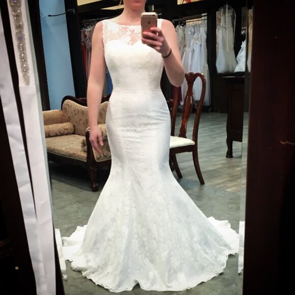 SAMPLE Chantilly Lace Backless Wedding Dress, Ivory Mermaid Fit and Flare Sexy - Picture 1 of 12